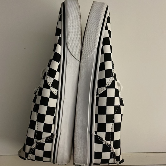 Vans - Picture 2 of 3